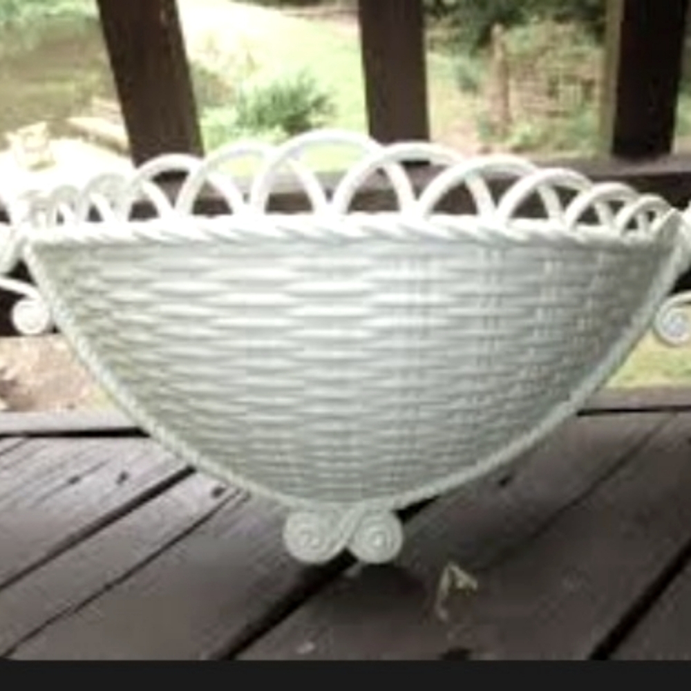 Vintage 1977/1973 Burwood 487 White Composite Wicker 20in Wall Planter Pocket